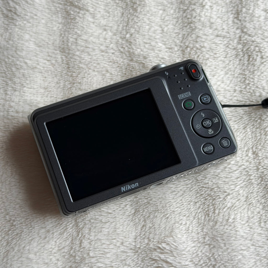 Nikon Coolpix S3700
