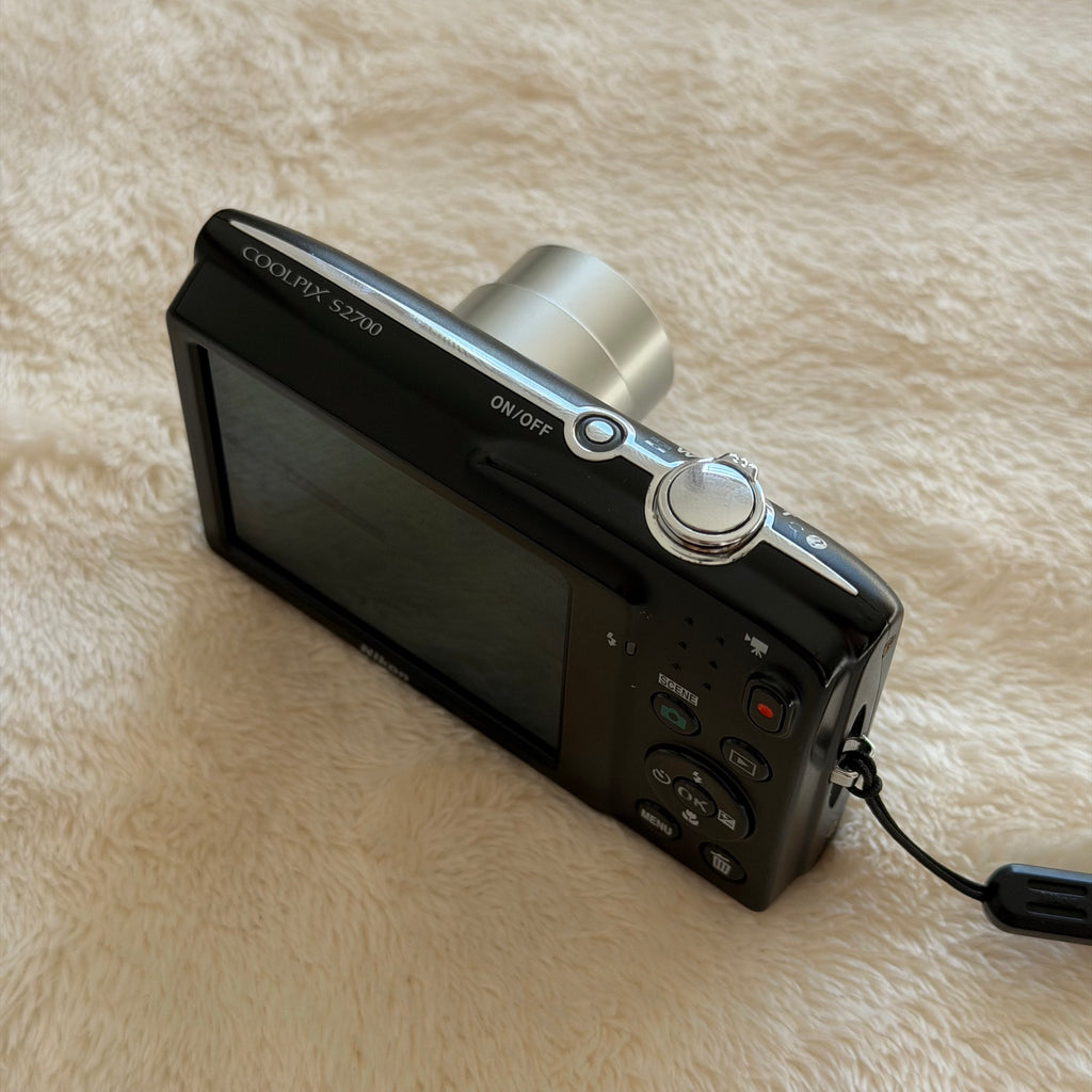 Nikon Coolpix S2700 | (con caja)