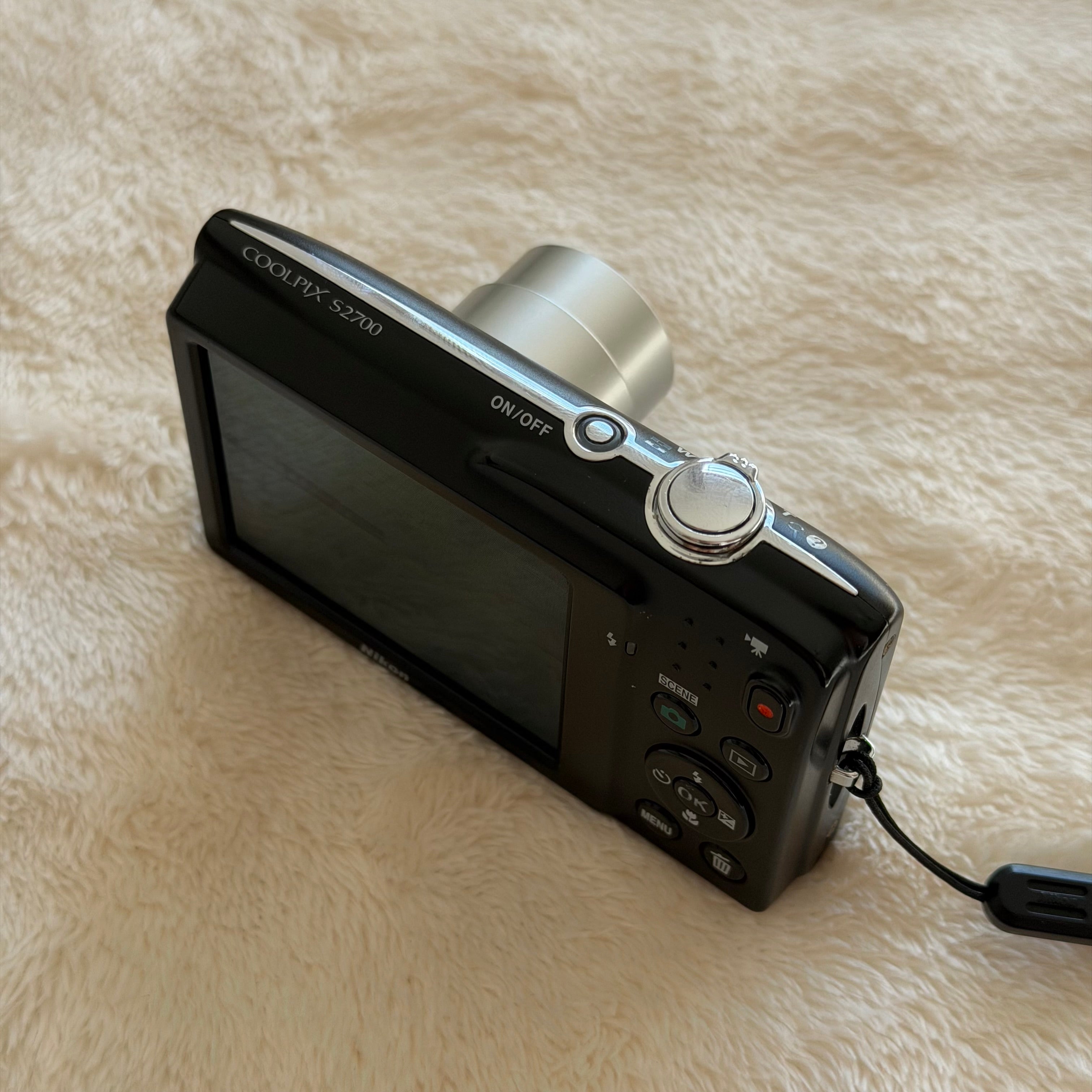 Nikon Coolpix S2700 | (con caja)