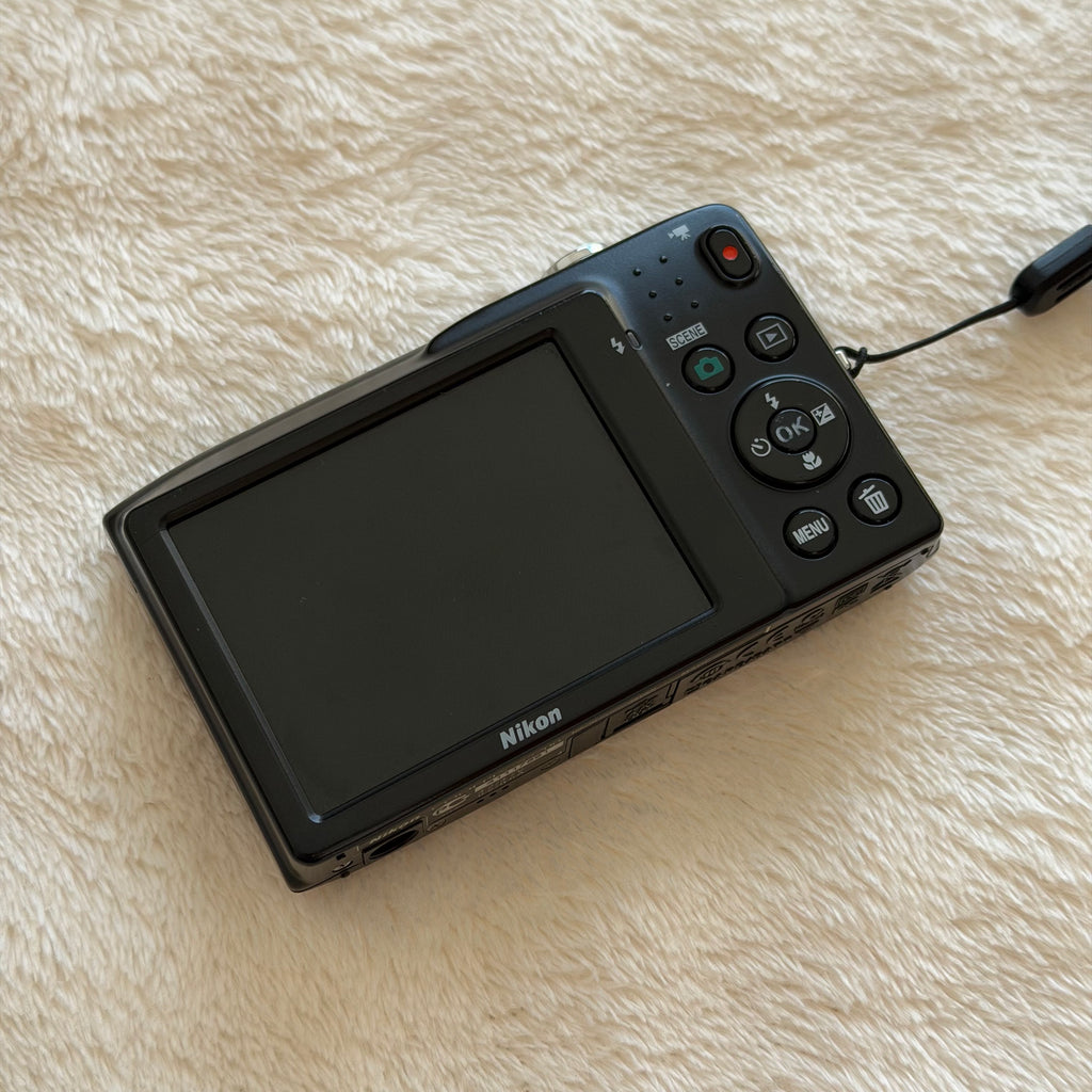 Nikon Coolpix S2700 | (con caja)