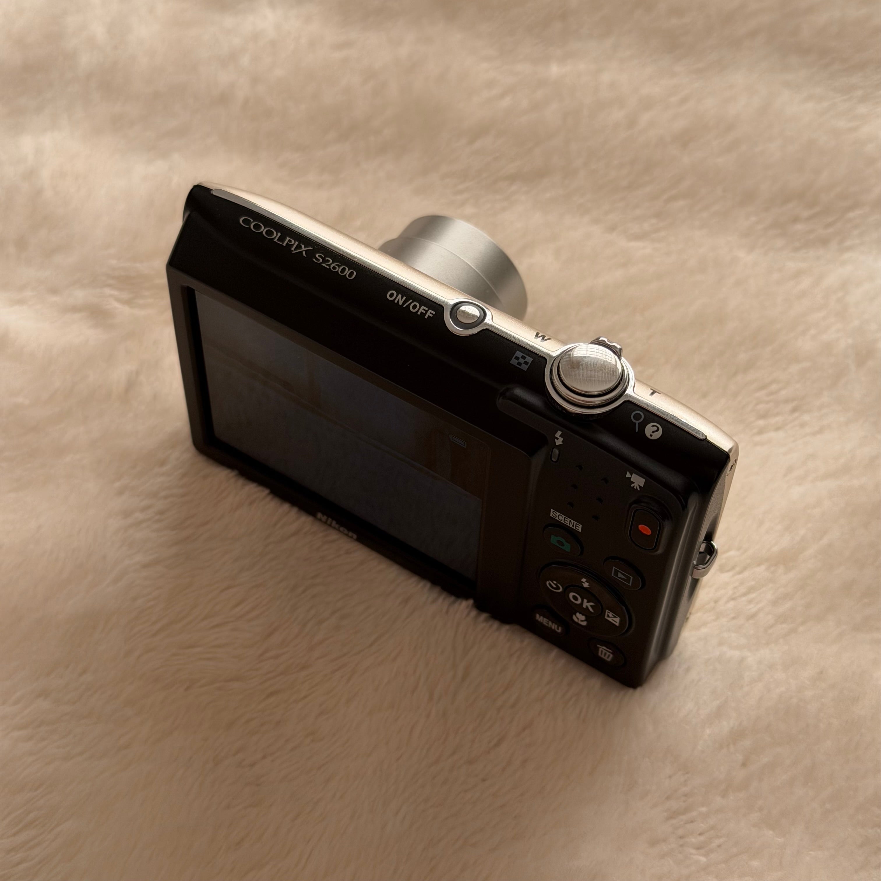 Nikon Coolpix S2600 | (con caja)