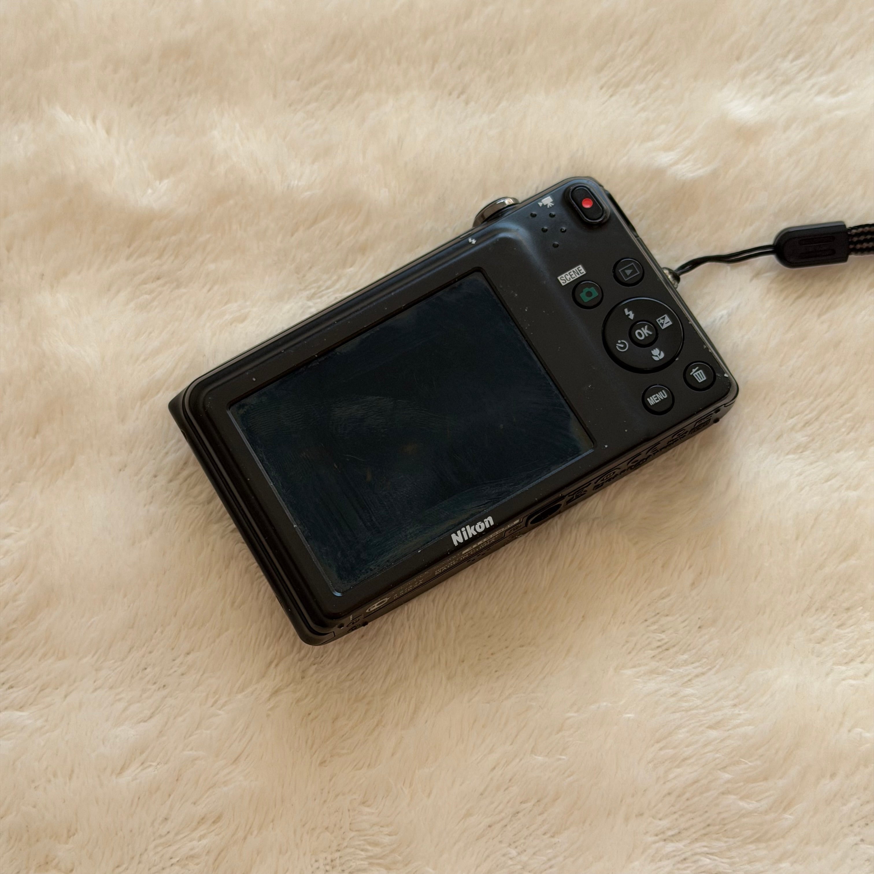 Nikon Coolpix S3500 | (con caja)