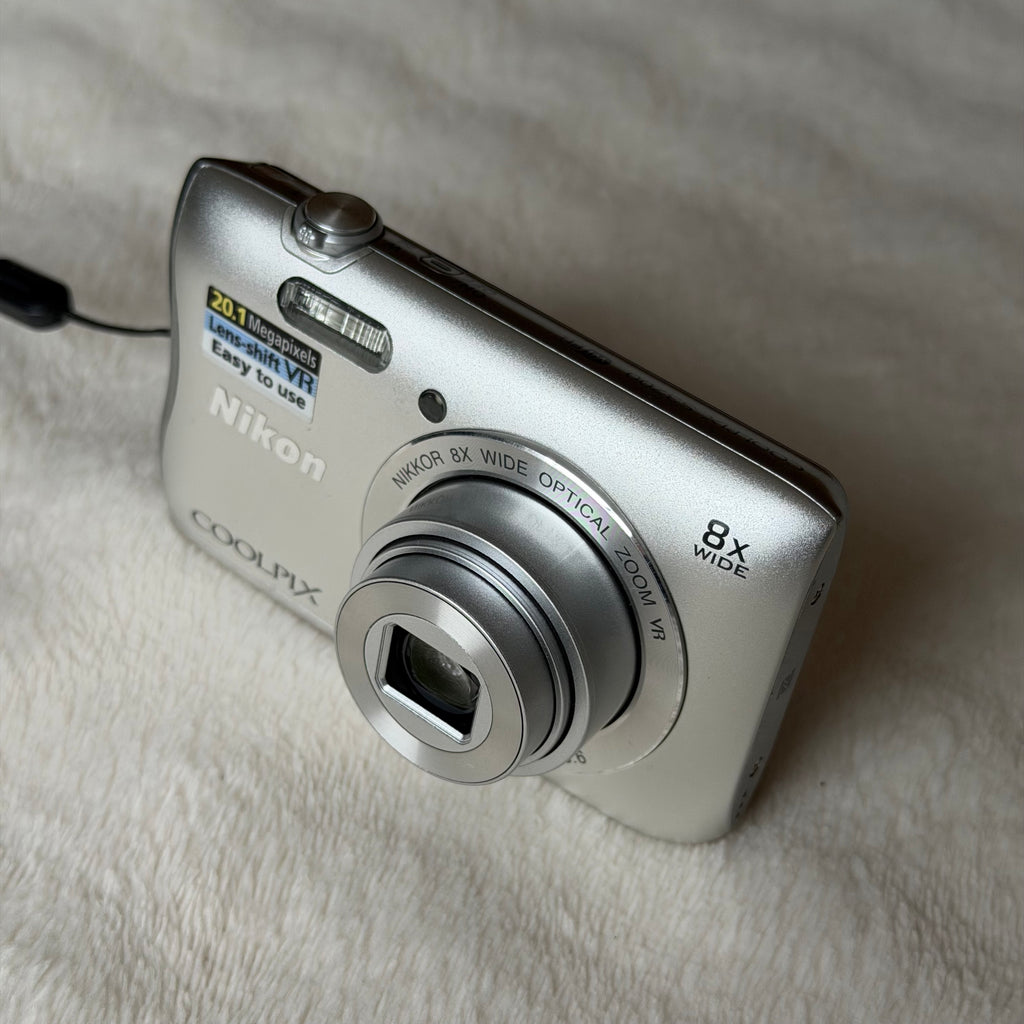 Nikon Coolpix S3700