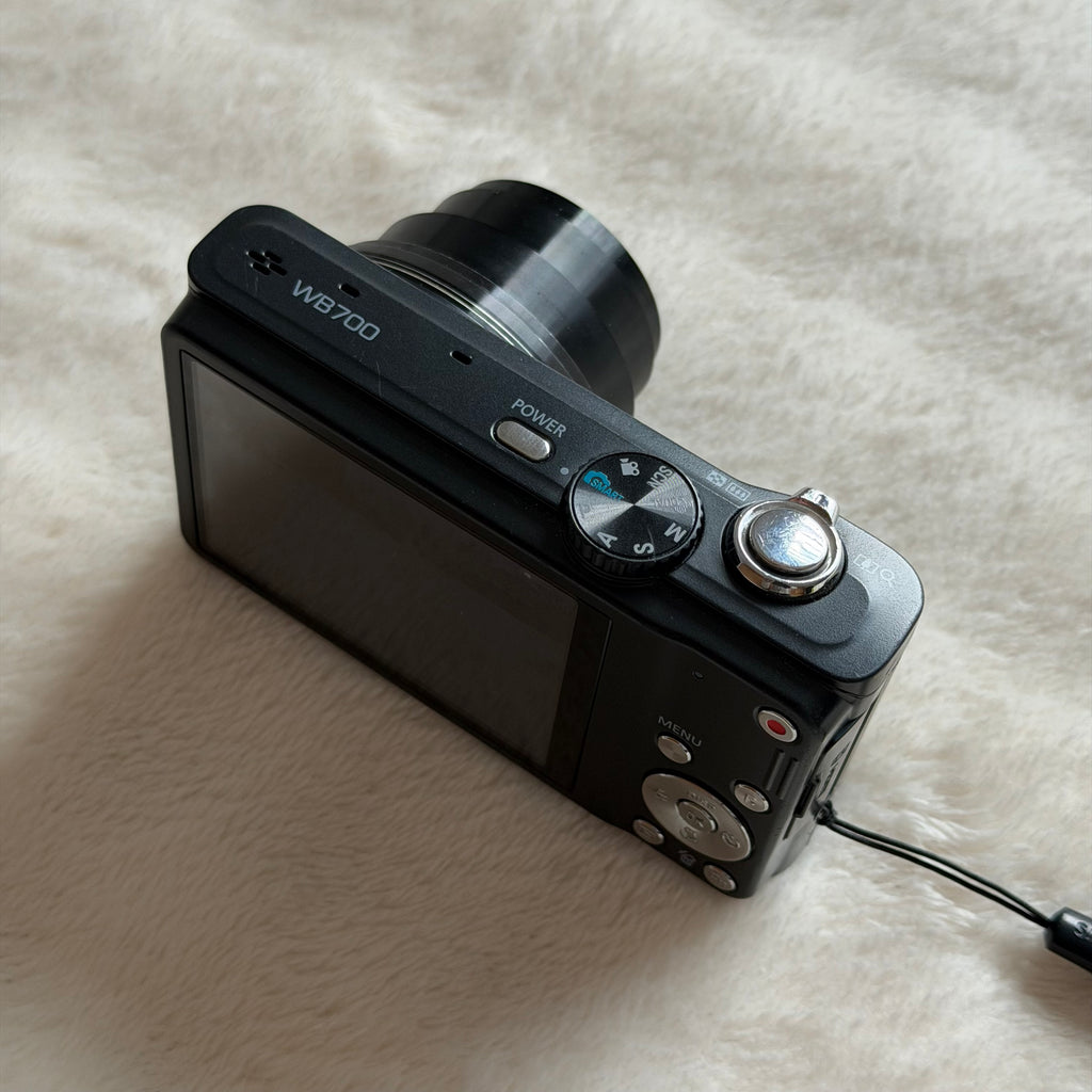 Samsung WB700