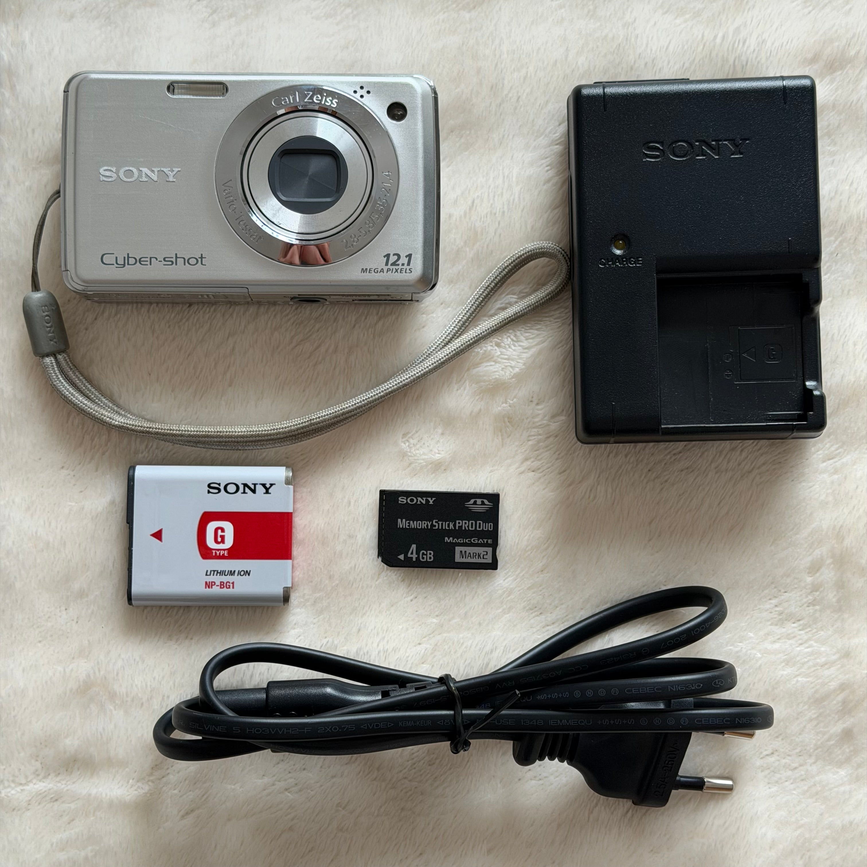 Sony Cyber-shot DSC-W210