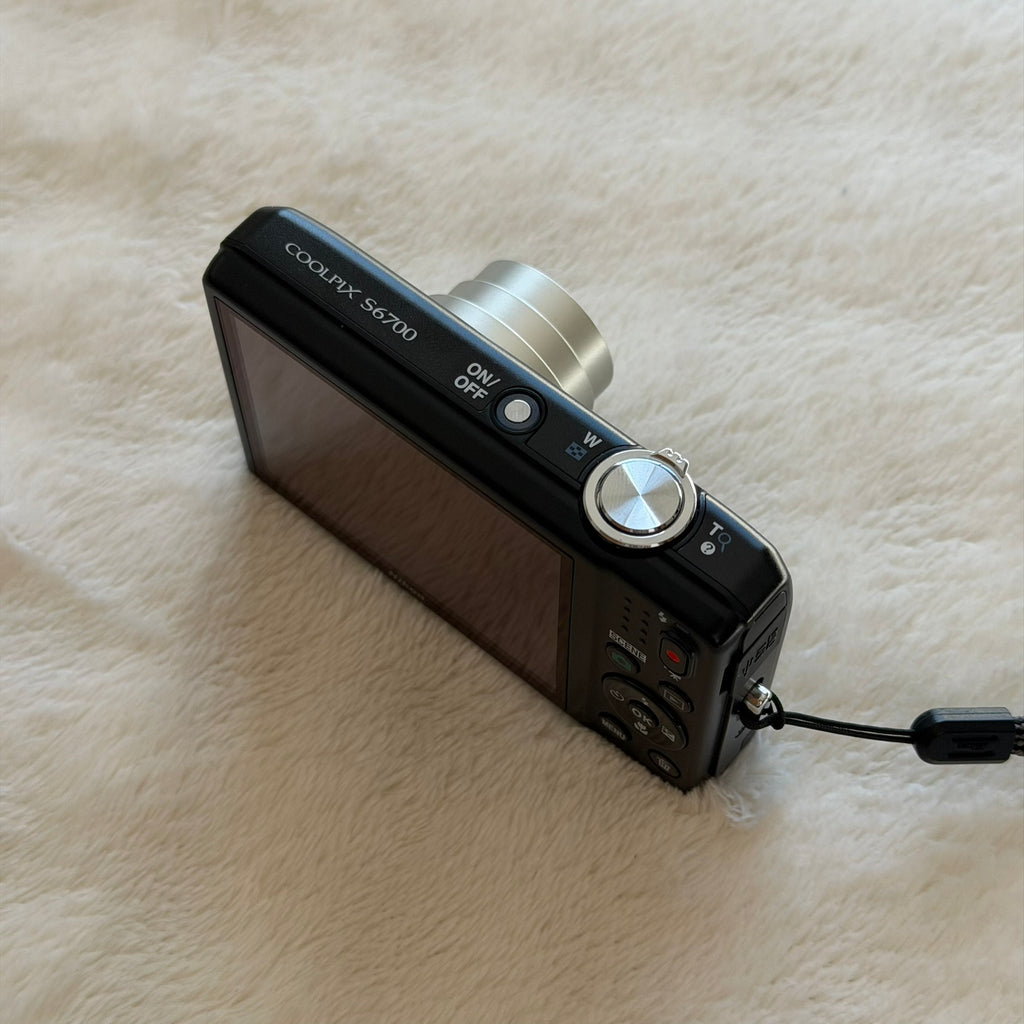 Nikon Coolpix S6700