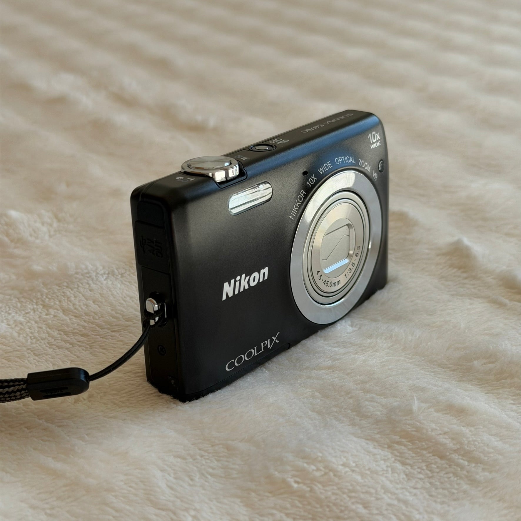 Nikon Coolpix S6700