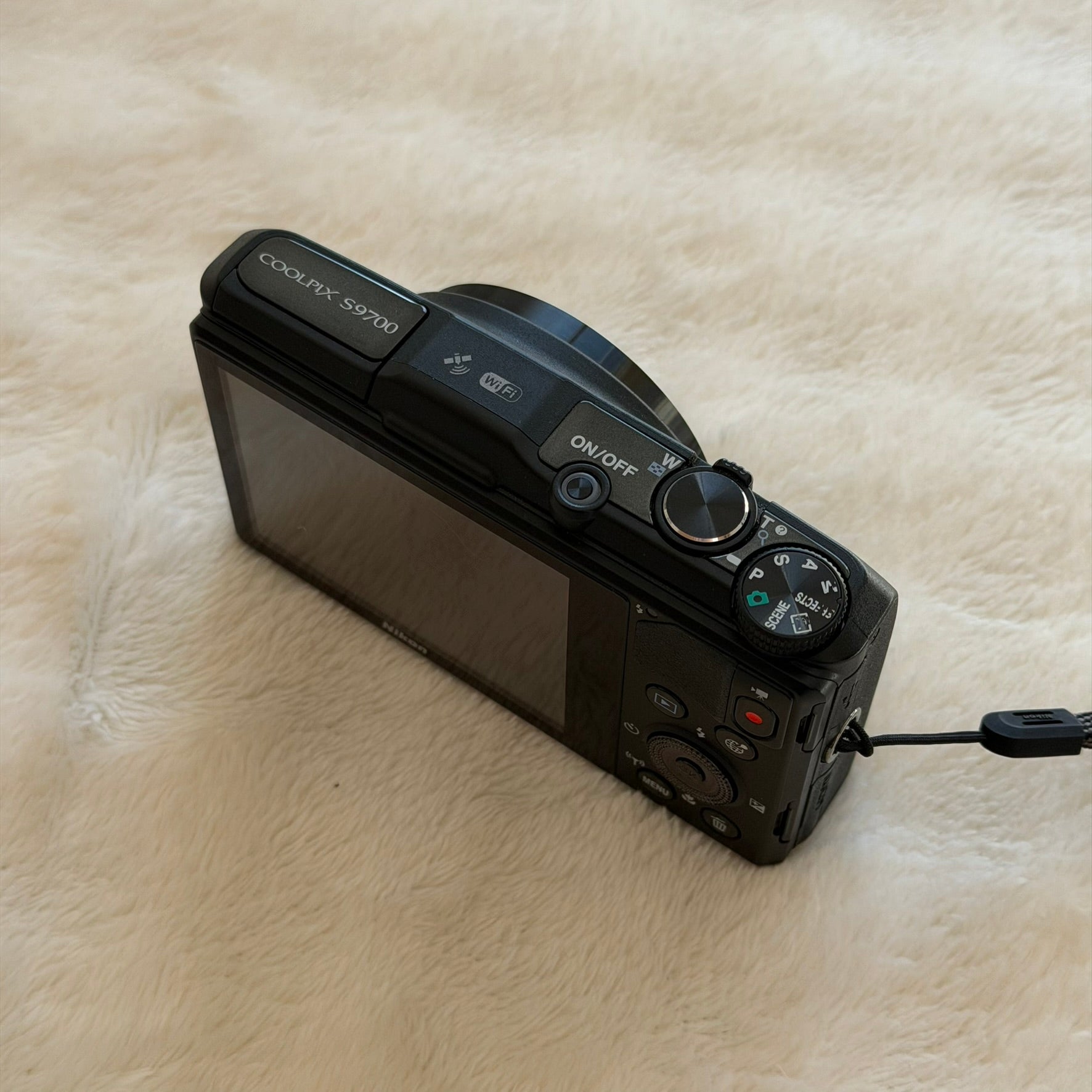 Nikon Coolpix S9700